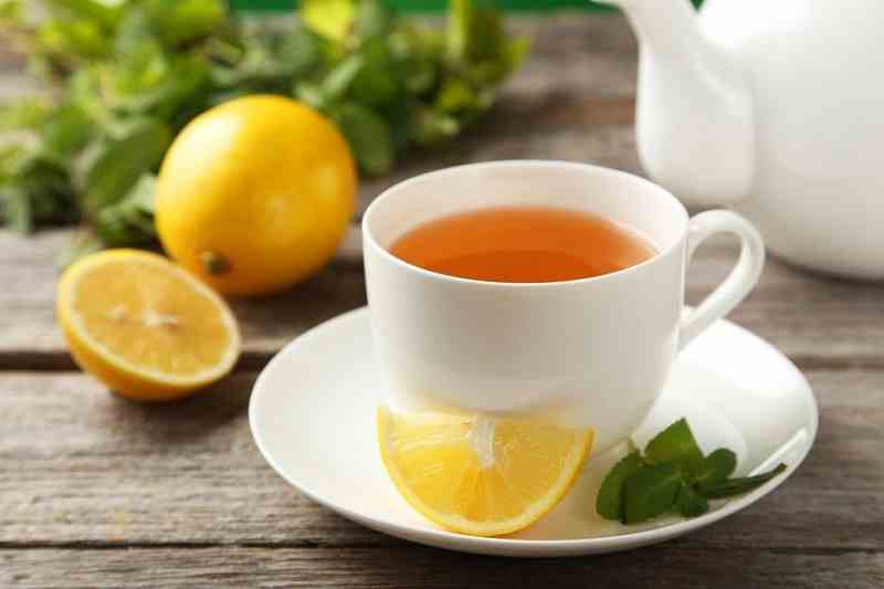 Green tea and lemon